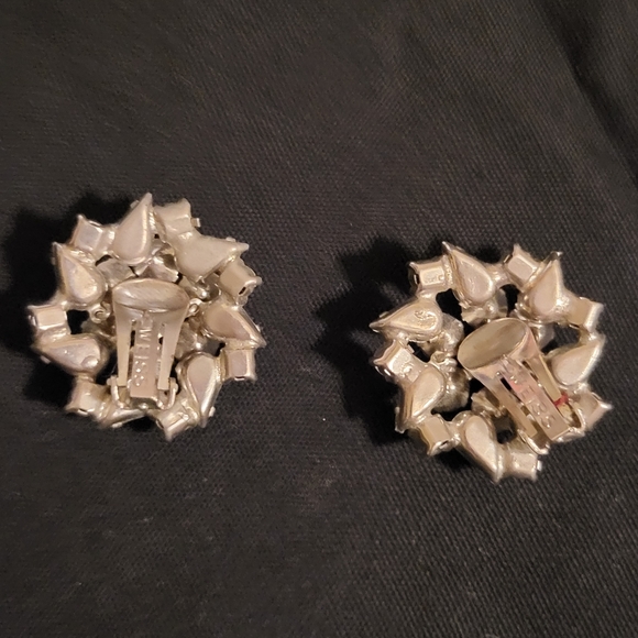 Weiss Vintage Clip-On Rhinestone Earrings - Picture 3 of 7